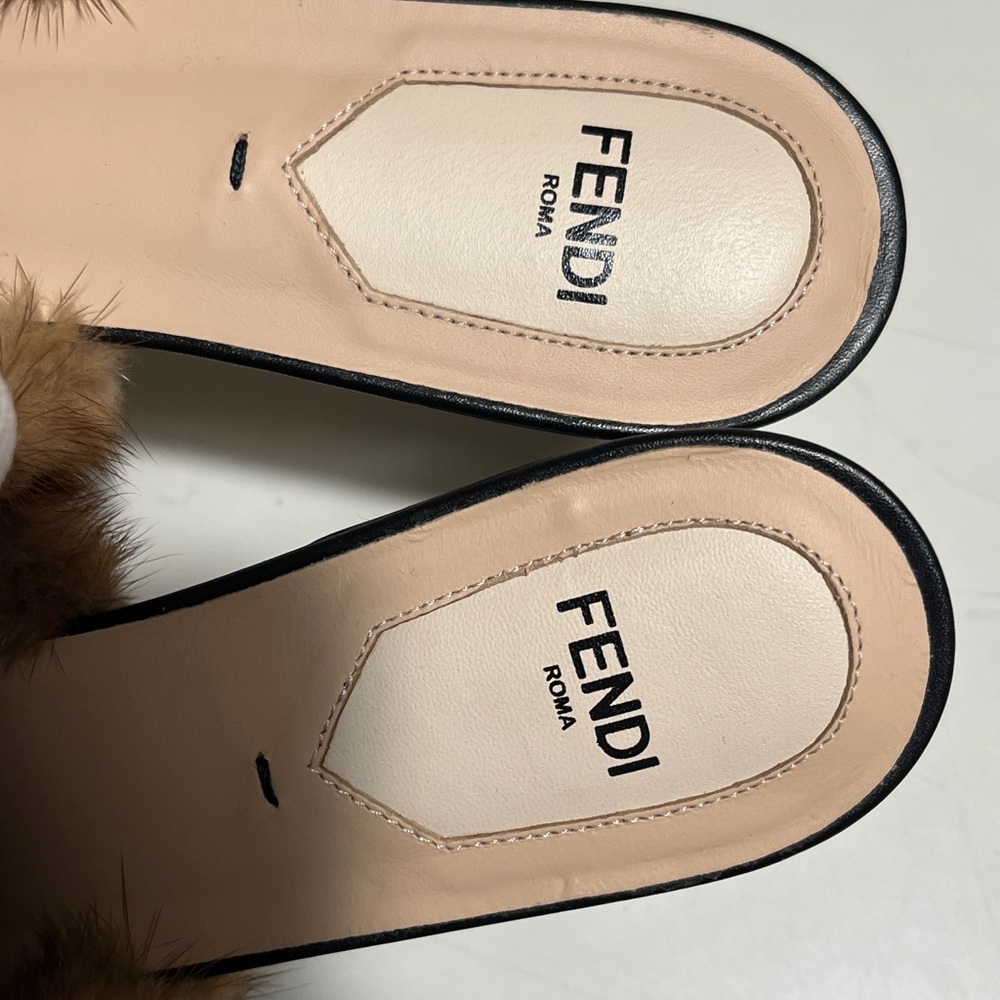 Fendi Black Leather Pointed Mules with Brown Logo Fur Band - Picture 3 of 11